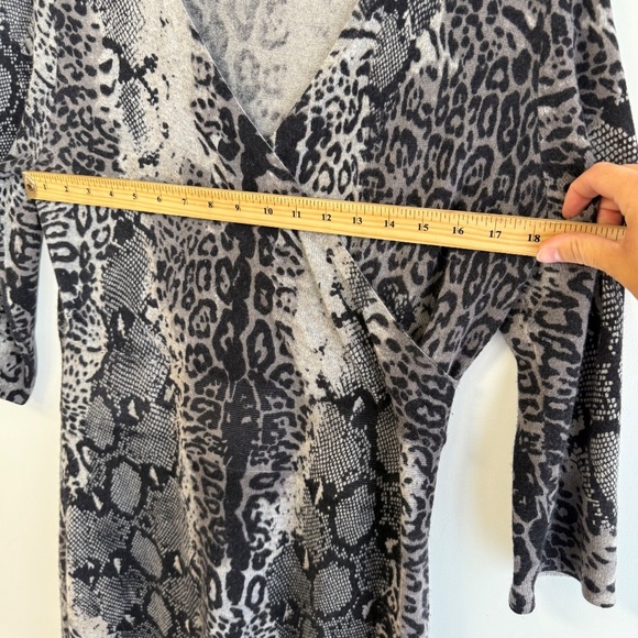 Neiman Marcus Cashmere Women’s Gray Black Animal Print Sweater Dress Size XL - Picture 6 of 8